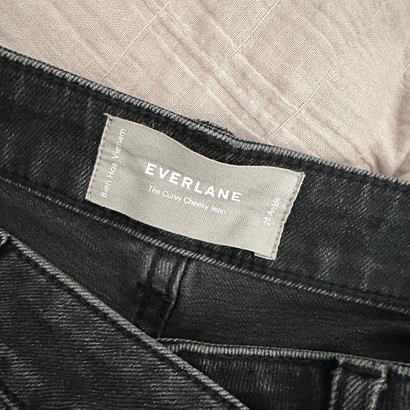 Everlane Curvy Cheeky Jeans - Picture 3 of 4